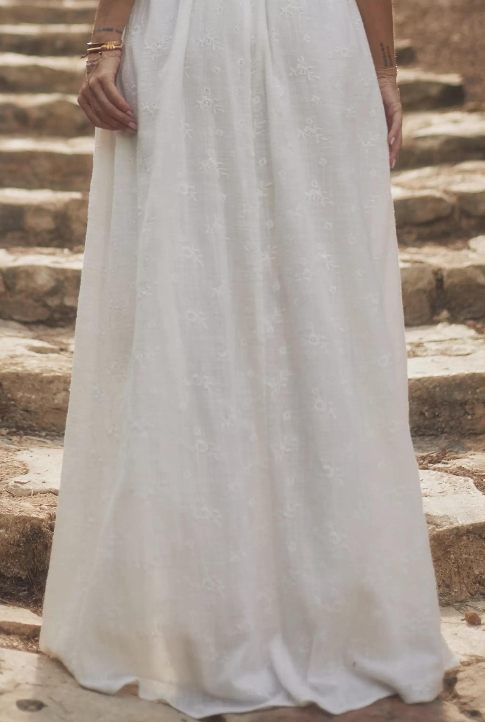 Cheap Ontario - Stylish White Maxi Dress With Embroidered Floral Pattern Women Every Day