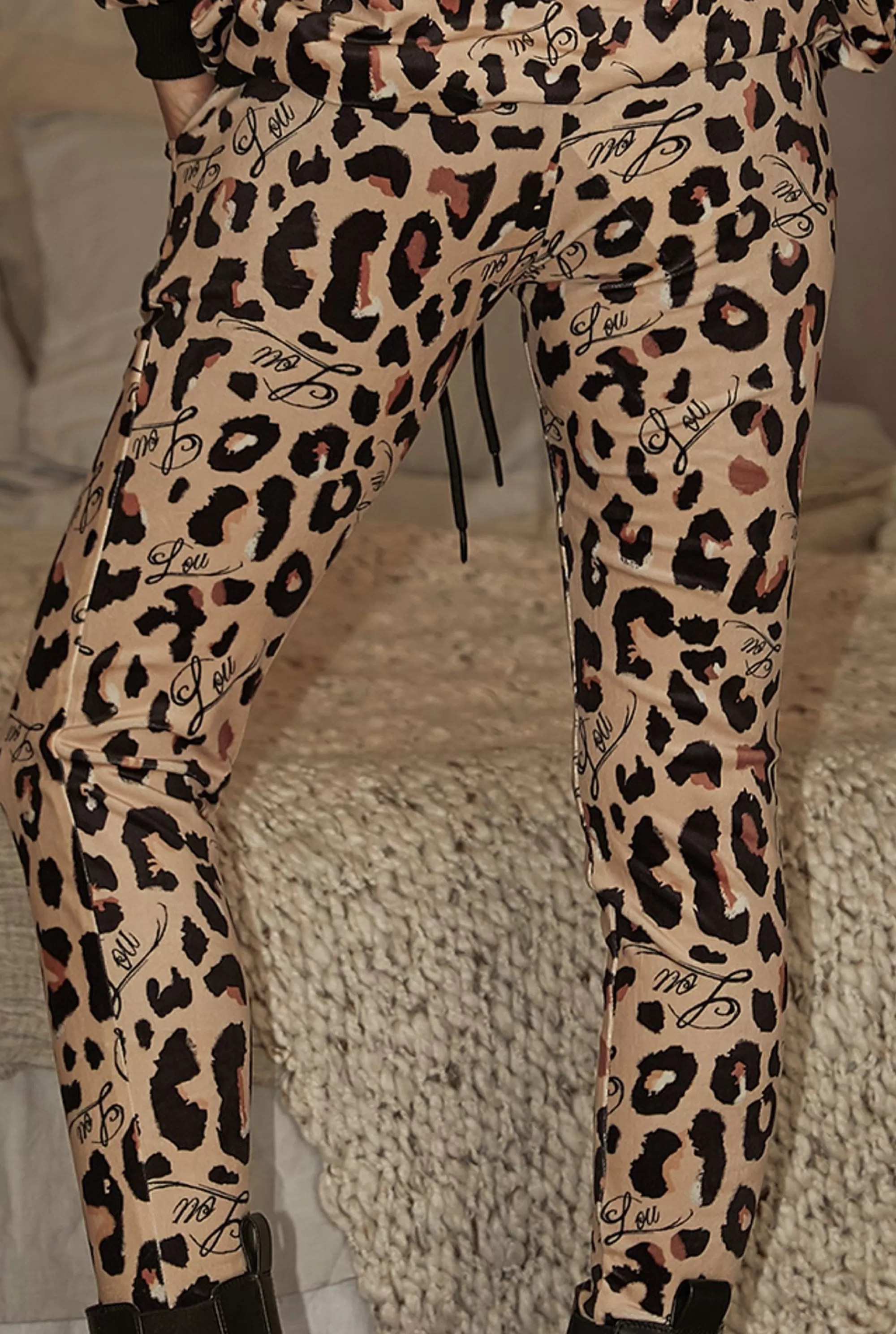 Discount Tracksuit Mouros - Velor Tracksuit With A Loose Cut In A Leopard Print Women Sets